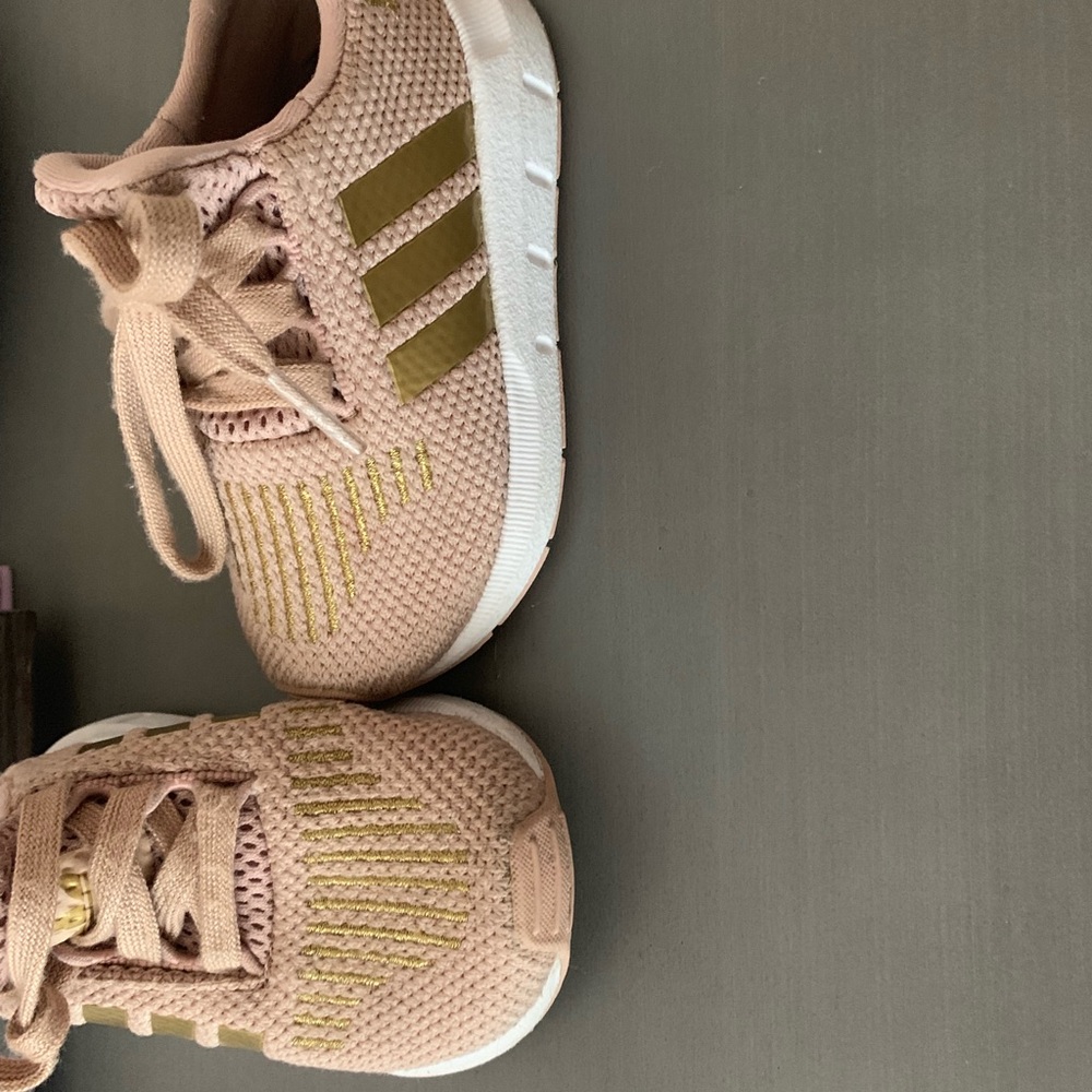 Adidas swift Run